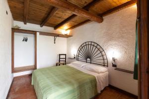 A bed or beds in a room at Donna Vittoria - Grande