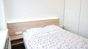 Postel nebo postele na pokoji v ubytování Schönbrunn Design