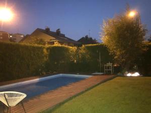 Bazén v ubytovaní Bonita villa pareada con piscina privada alebo v jeho blízkosti