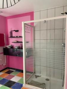 a bathroom with a shower with a glass door at Chambre d'hôte La Clef du Bonheur in Longuenesse