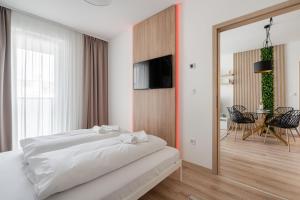 Posteľ alebo postele v izbe v ubytovaní WestSide River Apartment