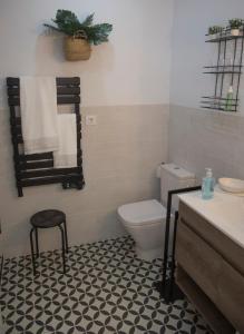 A bathroom at Torre de Ambroz