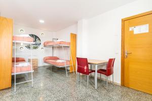 Kuchnia lub aneks kuchenny w obiekcie Albergue Inturjoven Jerez De La Frontera