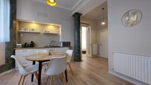 Kuchnia lub aneks kuchenny w obiekcie Castle Apartman ****