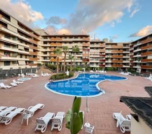The swimming pool at or close to Gecko Apartment with private parking - 1 minutes from the oceanfront!