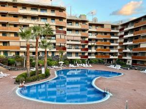 The swimming pool at or close to Gecko Apartment with private parking - 1 minutes from the oceanfront!