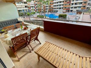 A balcony or terrace at Gecko Apartment with private parking - 1 minutes from the oceanfront!