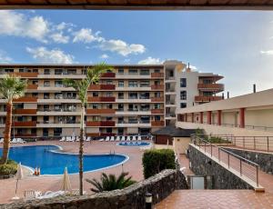The swimming pool at or close to Gecko Apartment with private parking - 1 minutes from the oceanfront!