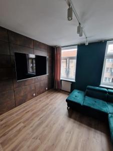 Televízia a/alebo spoločenská miestnosť v ubytovaní PocztowaResort