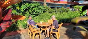 Taman di luar Hotel Celestyinn