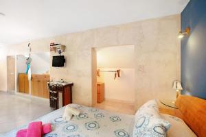 Telewizja i/lub zestaw kina domowego w obiekcie Apartament Studio Petite Paradise