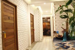 a hallway with a door and a bowl on a bed at Supermoon Cozy Hostel in Pai