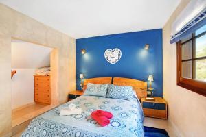 A bed or beds in a room at Villa Petite Paradise