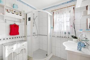 A bathroom at Villa Petite Paradise