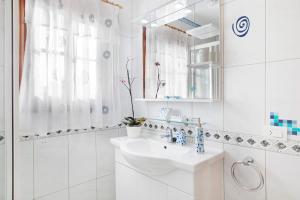 A bathroom at Villa Petite Paradise