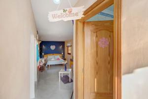 A bed or beds in a room at Villa Petite Paradise