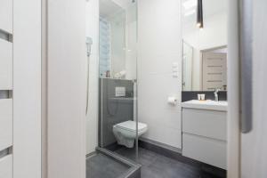 Kúpeľňa v ubytovaní Kraków Trendy Studio Apartments by Noclegi Renters
