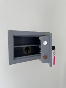 een kluis aan een muur met een sleutel bij Casa Gelindo - large and fine apartment with two bathrooms in Sestri Levante