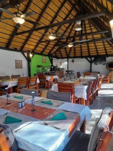 Ombo Rest Camp 레스토랑 또는 맛집