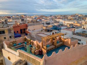 Бассейн в Mama Lova Hôtel, Riad, Restaurant & Spa или поблизости