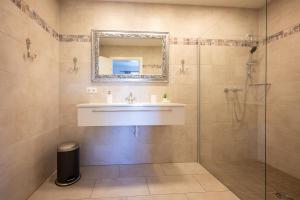 Kylpyhuone majoituspaikassa Residenz Styrian Toskana Splendid