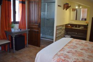 a bedroom with a bed and a sink and a shower at Hostal Rural Molino Del Bombo in Aracena