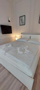 Łóżko lub łóżka w pokoju w obiekcie Castle Apartman ****