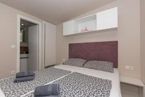Postel nebo postele na pokoji v ubytování Mobile home Kastanjola