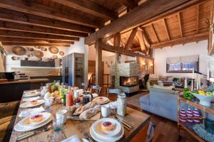 a kitchen and living room with a table with food on it at Kikombe Lodge in Sankt Anton am Arlberg