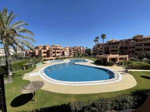 Bazén v ubytování E2 equipado en Playa Granada con terraza de 11m2 nebo v jeho okolí