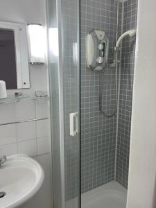 Um banheiro em Alder en-suite self catering with private shower 3
