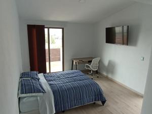 Tempat tidur dalam kamar di Habitación Balcón comfort y elegancia en Pachuca