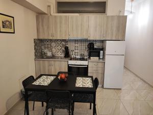 A kitchen or kitchenette at G&M Luxury Studios