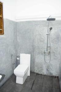 Bathroom sa Suwa Arana Resort