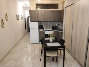 A kitchen or kitchenette at G&M Luxury Studios