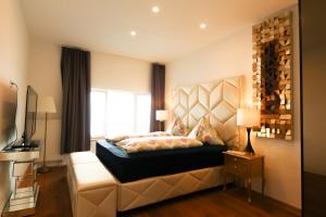 Säng eller sängar i ett rum på XuBa ApartmentRooms Messe Wien Prater