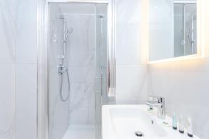 Cleveland Residences Farringdon的一间浴室
