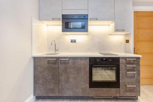Cleveland Residences Farringdon的厨房或小厨房