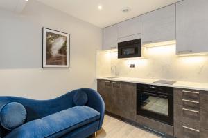 Cleveland Residences Farringdon的厨房或小厨房