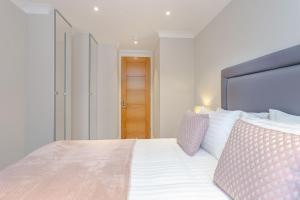 Cleveland Residences Farringdon客房内的一张或多张床位