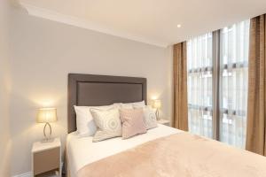 Cleveland Residences Farringdon客房内的一张或多张床位