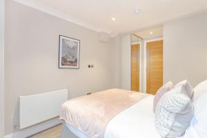 Cleveland Residences Farringdon客房内的一张或多张床位
