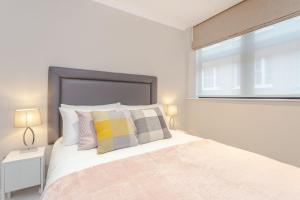 Cleveland Residences Farringdon客房内的一张或多张床位
