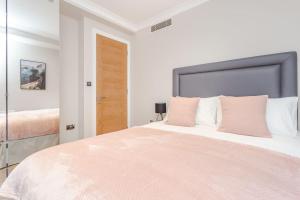 Cleveland Residences Farringdon客房内的一张或多张床位