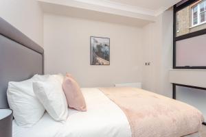 Cleveland Residences Farringdon客房内的一张或多张床位