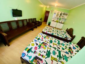 Una cama o camas en una habitación de Albergo Hotel - Studio Condo Unit - Baguio Transient