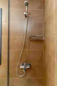 a shower with a shower head in a bathroom at Appartamento SOL Y PLAYA a El Cotillo. in Cotillo