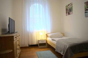 Postel nebo postele na pokoji v ubytování Goldstadt Ferienwohnung