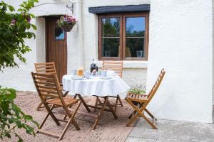 Patio nebo venkovní prostory v ubytování Batney Farm Cottage, Meshaw, South Molton