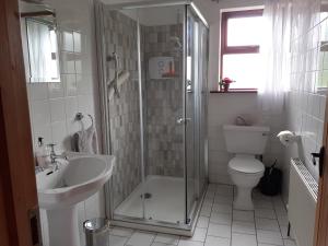 Koupelna v ubytování Fraoch Cottage + 24 fotografií
